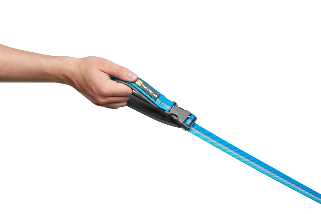 40404-Crag-Leash-Blue-Dusk-Hand_1920x1080